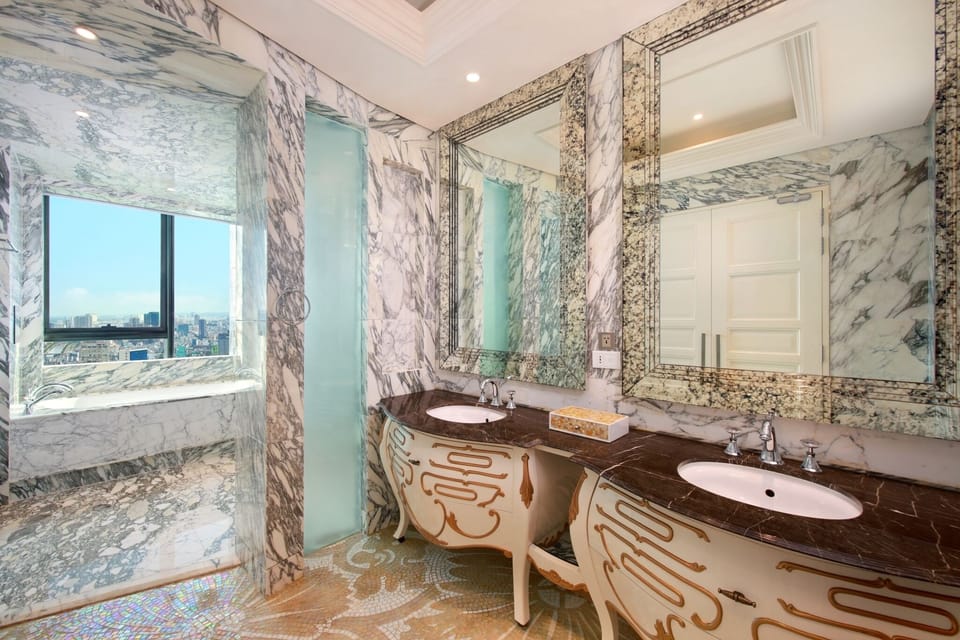 Designer Suite, Club Lounge Access, Free Minibar, City or River View | Bathroom | Separate tub and shower, deep soaking tub, rainfall showerhead