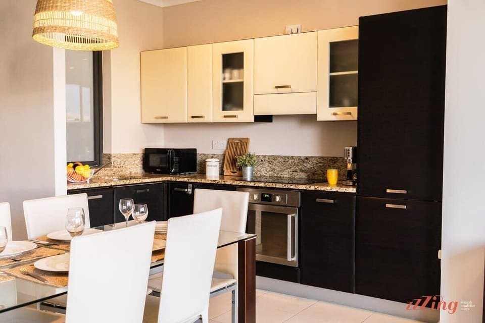 The fully equipped kitchen
