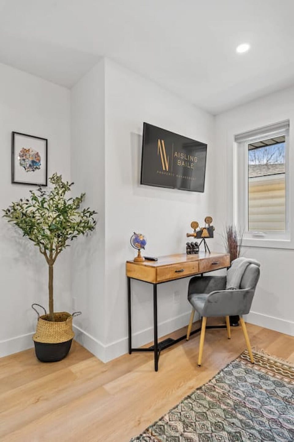 Primary bedroom, located on the main floor, with a queen bed, dedicated workstation and a Smart TV.