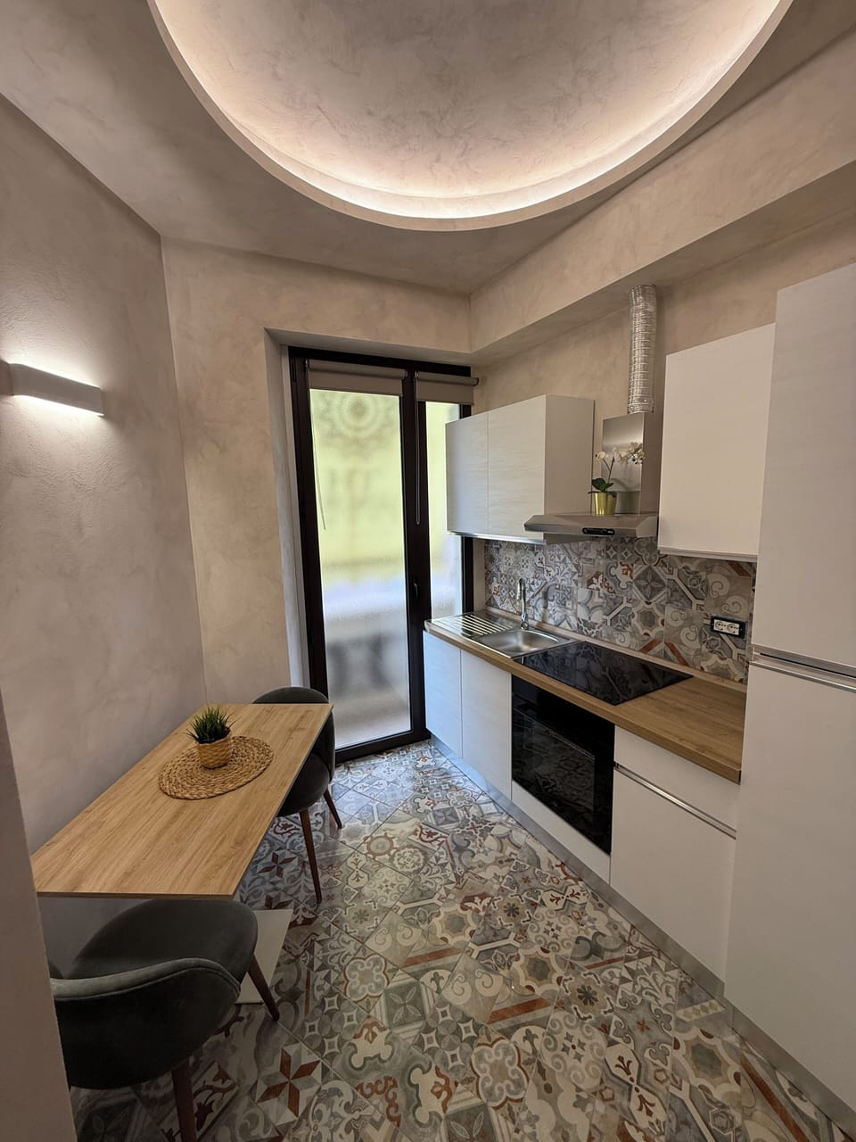 Deluxe Room | Private kitchen | Oven, stovetop, espresso maker, electric kettle