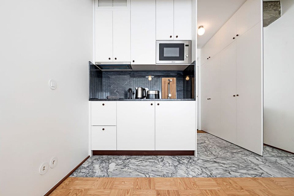 Our kitchenette counts with lots of appliances like microwave, refrigerator, dishwasher, washing machine, toaster and coffee maker #practical #airbnbporto