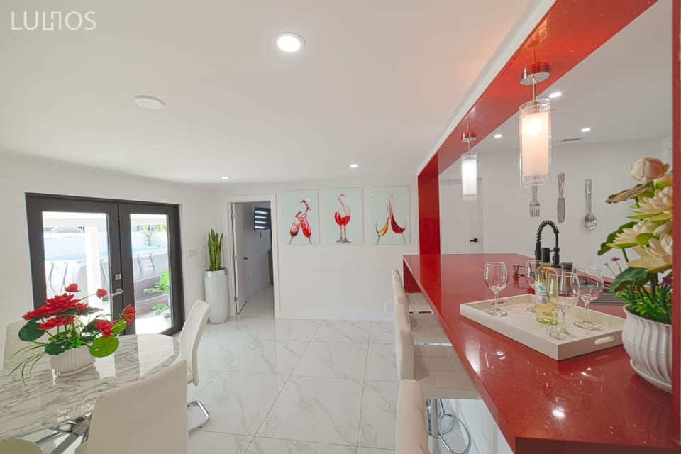 Cooking in style is the trend, and this fully equipped kitchen