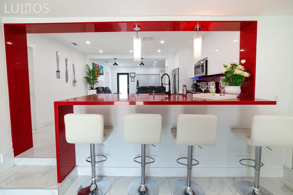 Cooking in style is the trend, and this fully equipped kitchen
