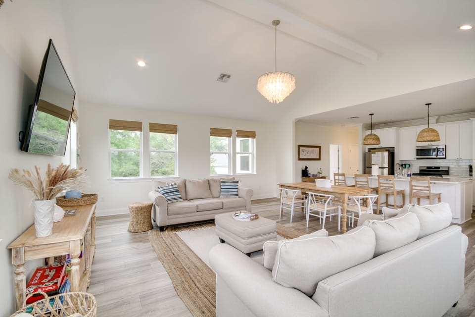 Living Room | Smart TV | Central A/C | Free WiFi | Board Games