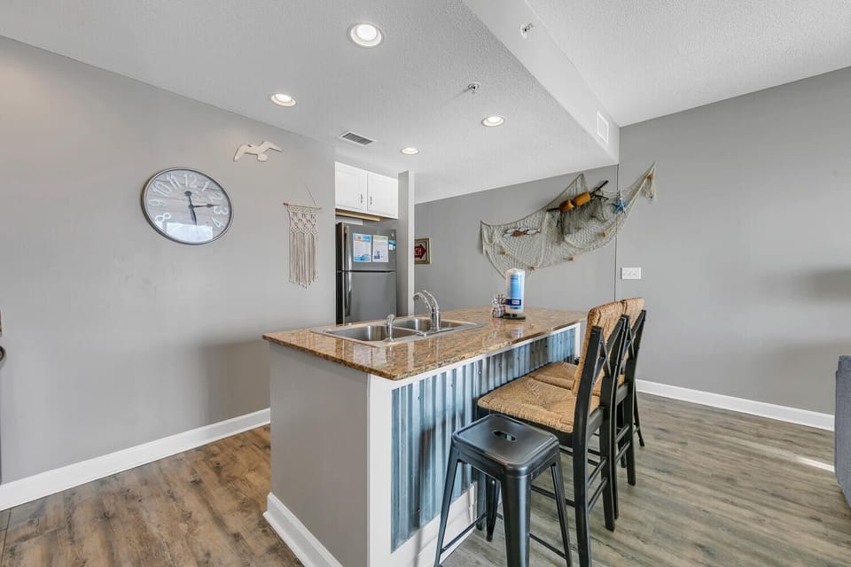 Eat-in bar seating