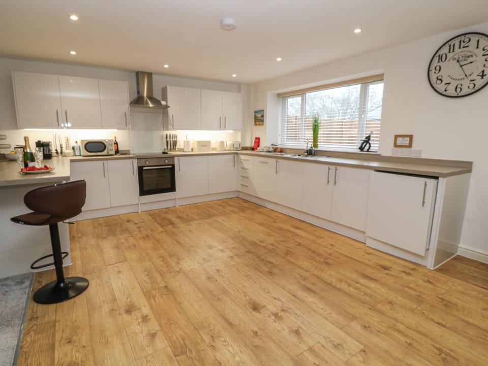 Fridge, dishwasher, electric kettle, toaster