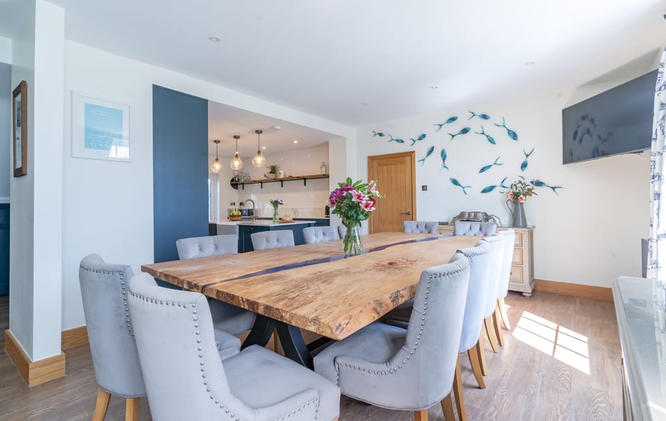 Fridge, dishwasher, electric kettle, toaster