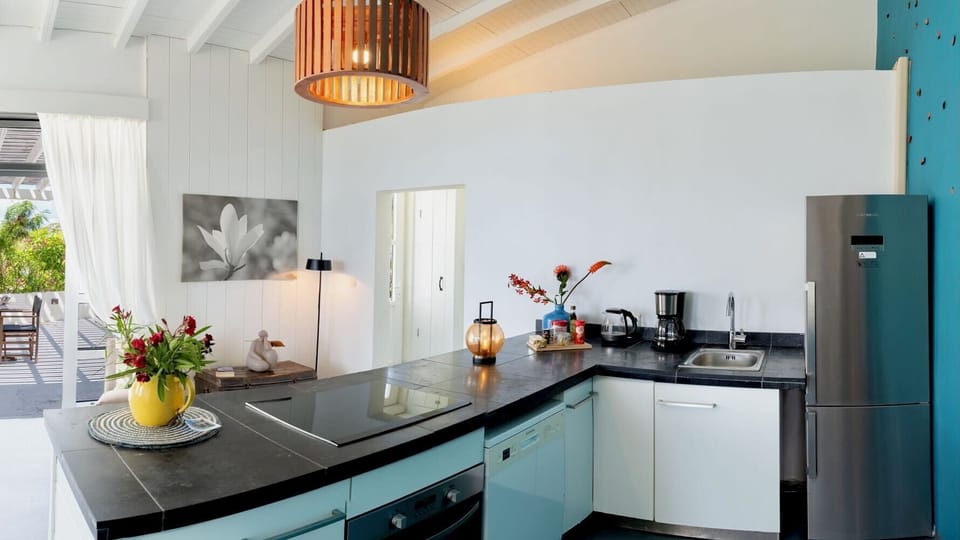 Comfort Suite | Desk, laptop workspace, iron/ironing board (on request), WiFi (free)