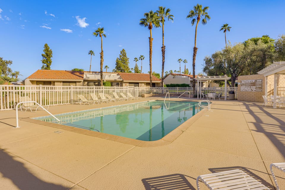 Palm Desert Resort Country Club | Community Amenities | Outdoor Pool