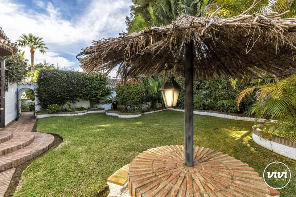 Large garden, Villa Bella, Holiday home in Marbella