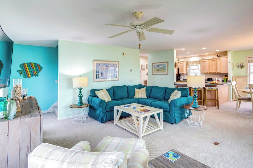 Living Room | Smart TV | Central A/C & Heat