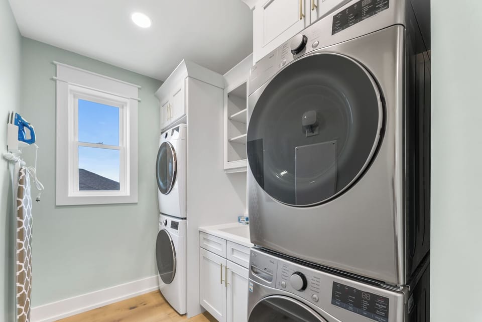 3rd Floor Laundry Room W/ Sink
