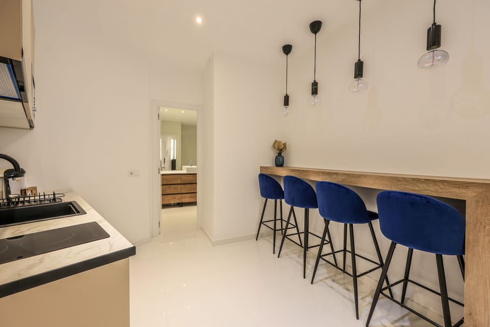 Kitchen area, high table and stools