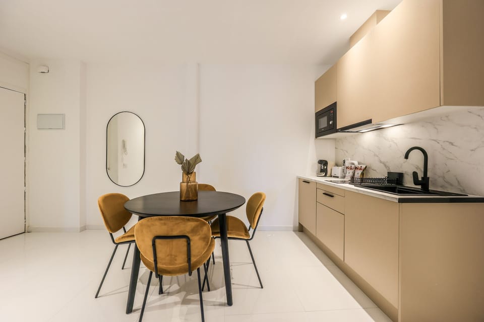 View of the kitchen and dining table