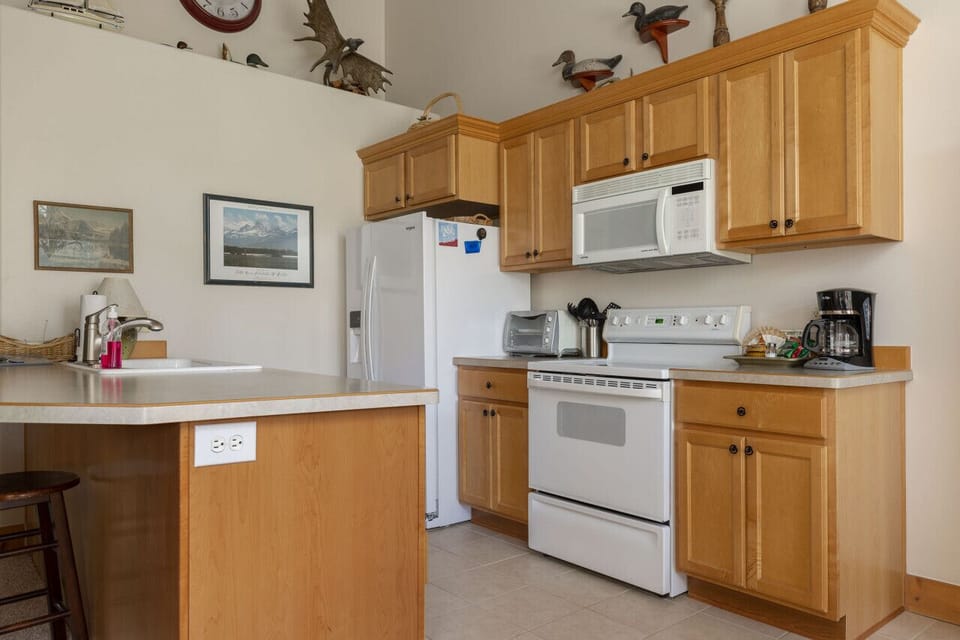 Fully equipped kitchen on 2nd level