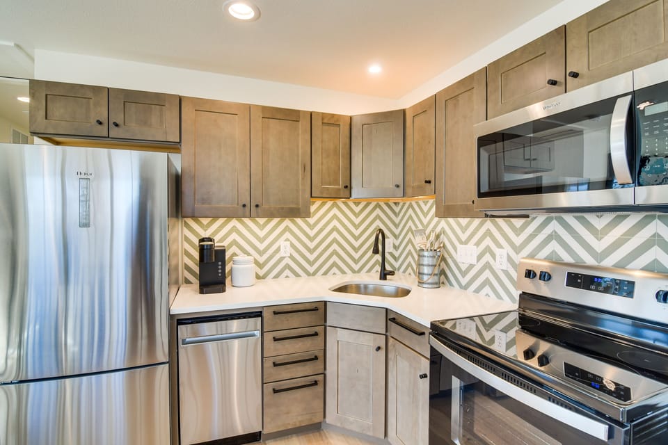 Kitchen | Cooking Basics | Coffee Maker | Paper Towels/Trash Bags Provided