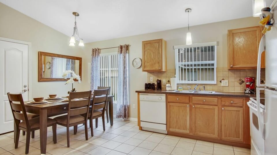 Kitchen/Dining areas