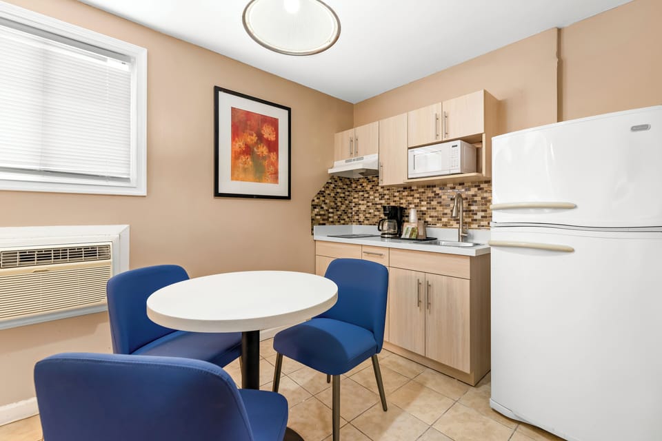 Standard Double Room, Kitchenette | Private kitchenette