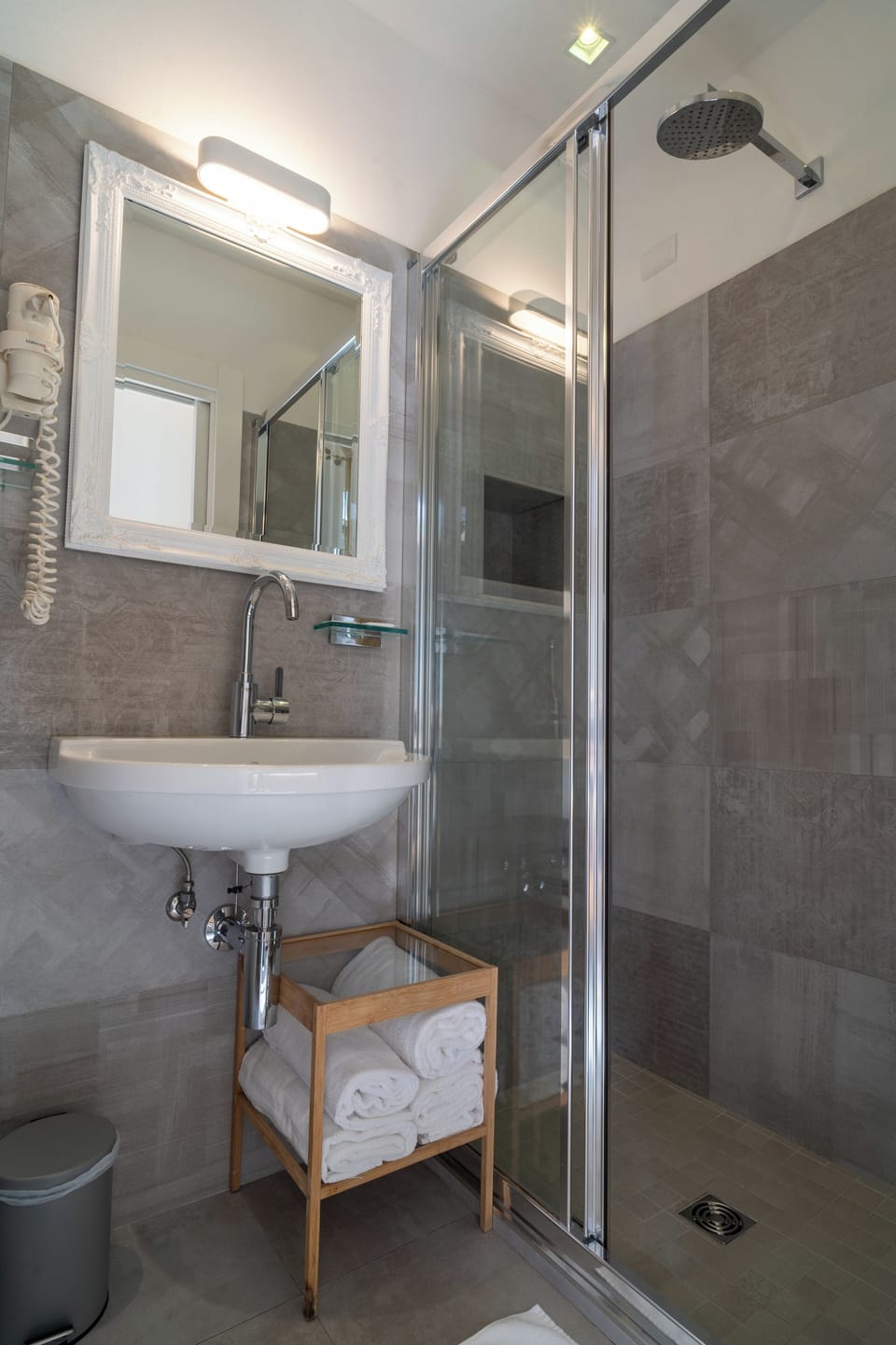 Luxury Quadruple Room | Bathroom | Shower, rainfall showerhead, designer toiletries, hair dryer