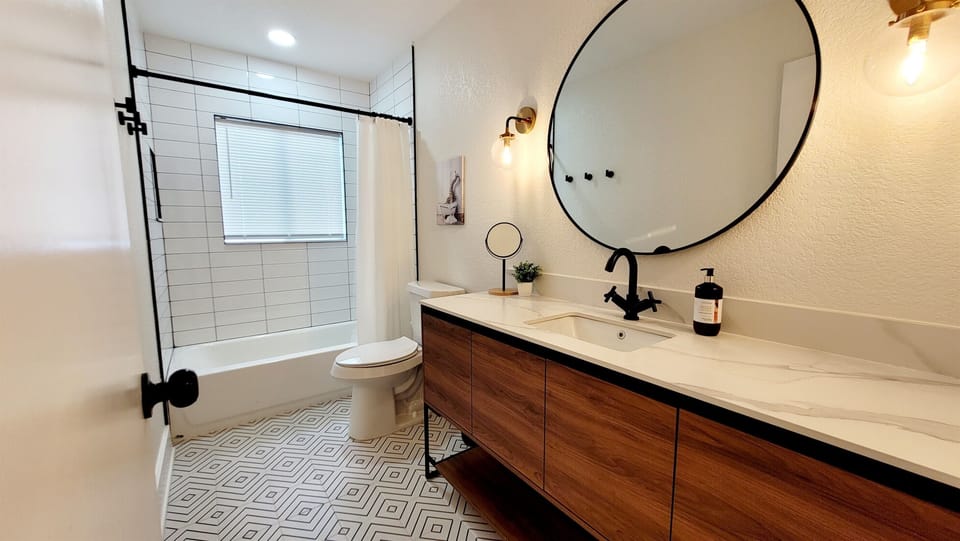 Another spacious bathroom!