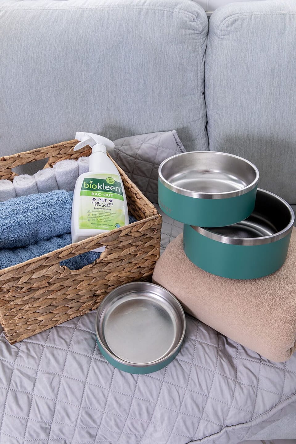 A dog convenience basket is provided with enzyme cleaner, towels and rags for sandy paws and quick cleanups, stainless steel food and water bowls, and pickup bags. Thoughtful extras make it easier to travel comfortably with your dog.