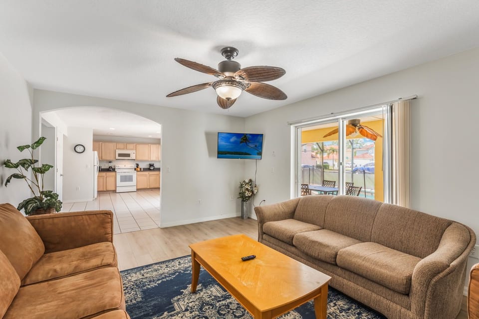 Lake Wilson Preserve, Hummingbird Pass-Davenport, FL 33896 livingroom - 07.jpg