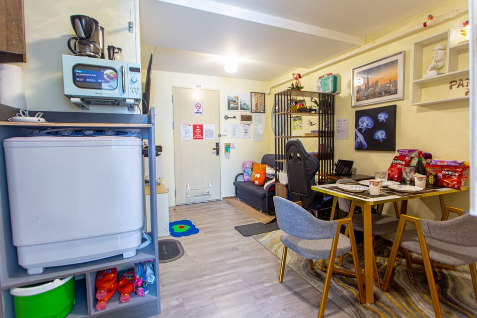 Royal Apartment, 2 Bedrooms, Accessible, City View | In-room dining