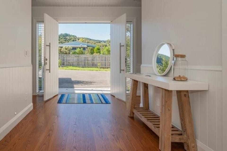 Hot Water Beach Escape Entry