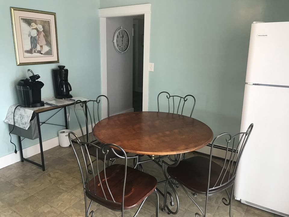 Eat-in Kitchen