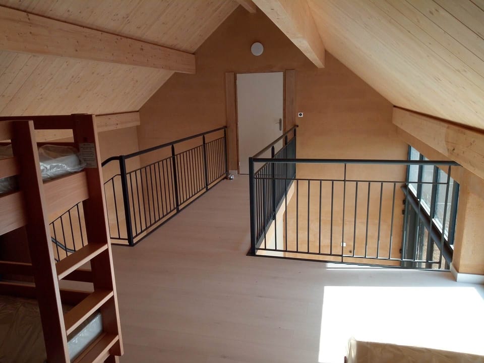 Passerelle de l'étage d'accès vers la troisième chambre