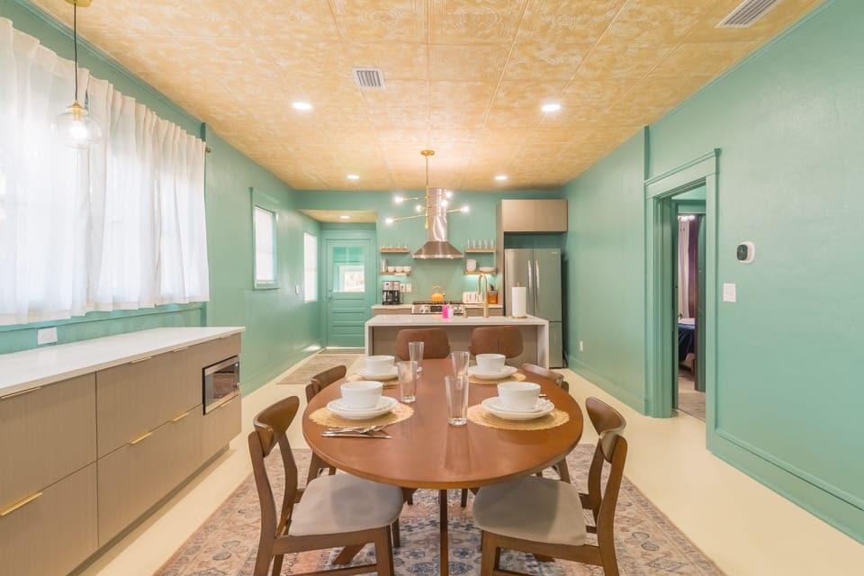 Dining room table. Sits 4!