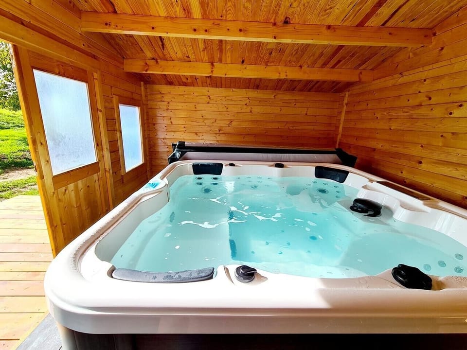 Indoor spa tub