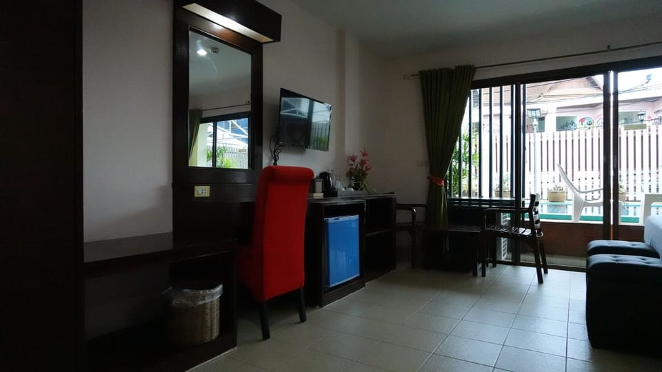 Deluxe with Pool Access | Room amenity
