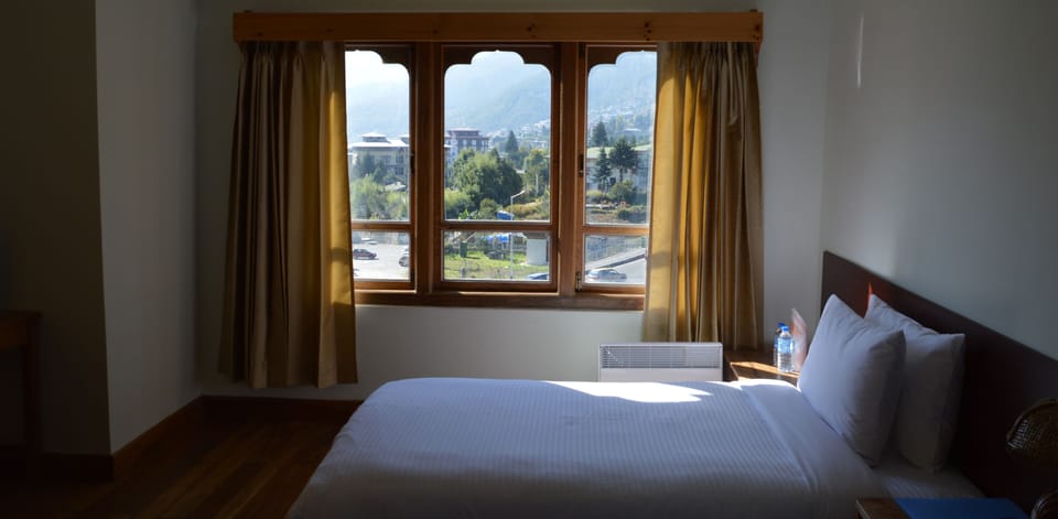 Standard Double or Twin Room, 2 Twin Beds, Non Smoking, Mountain View | Memory foam beds, minibar, desk, WiFi (free)