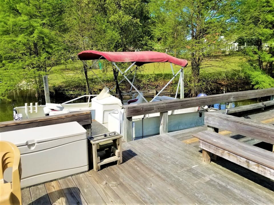 Nice dock w/electricity & seating...Please leave some fish for next renters LOL 