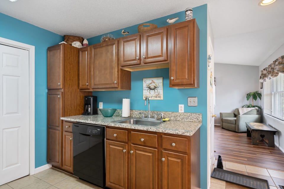 The Well-Stocked Kitchen makes mealtime a bay breeze.