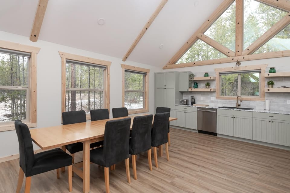 Golden Eagle Cabin Rental (1557)