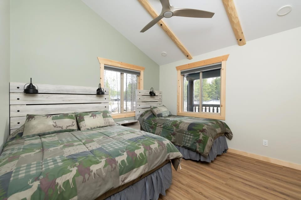 Golden Eagle Cabin Rental (1580)