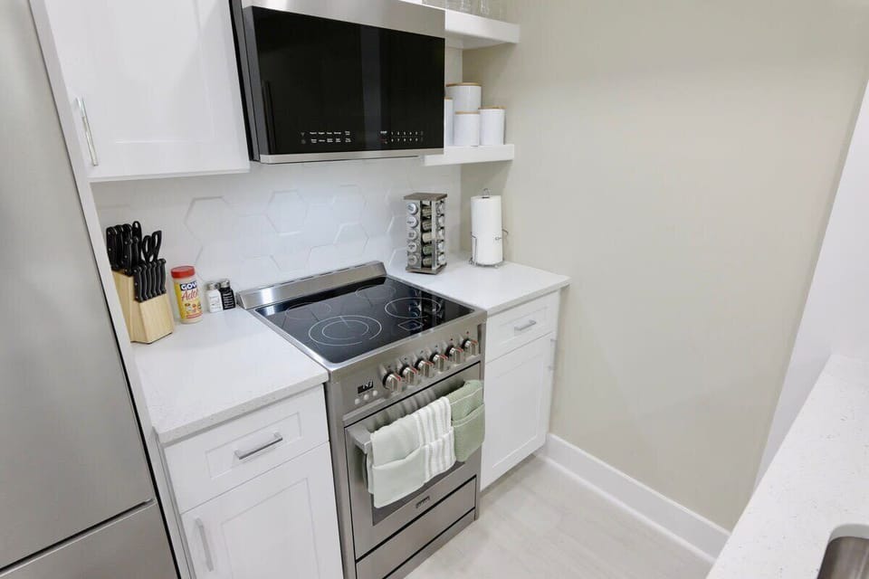 Full sized kitchen to cook delicious meals!