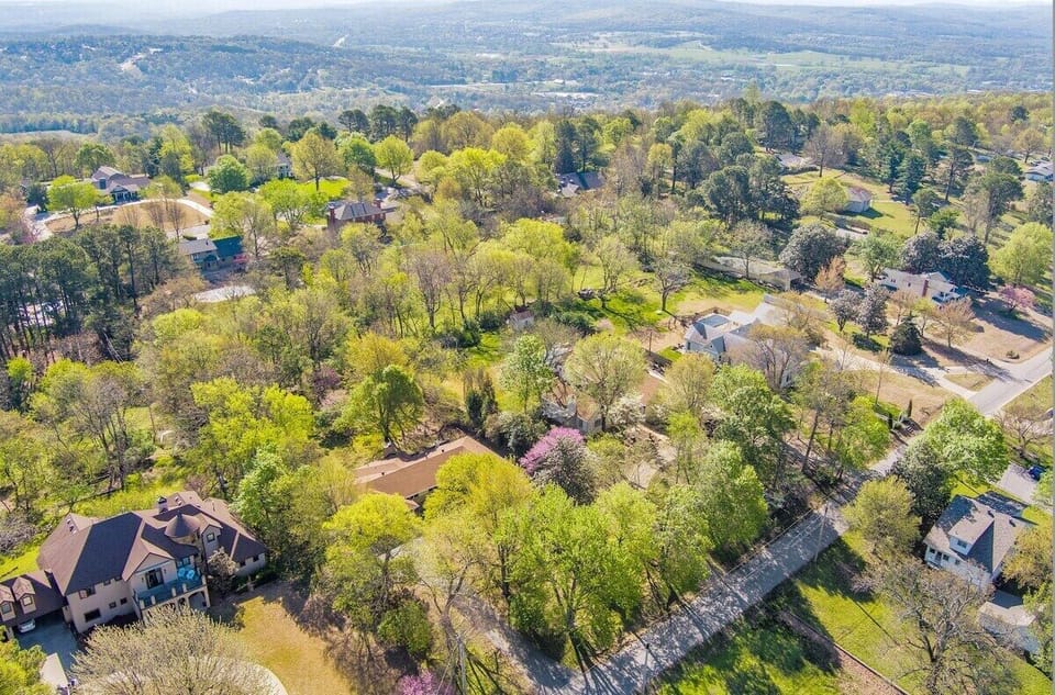 Walk or ride 1.5 miles down the road to enjoy Wilson Park or the Razorback Greenway - both offer easy access to NWA eateries, shops and more.