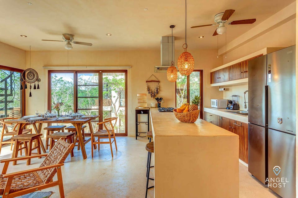 Breakfast bar seating at kitchen counter