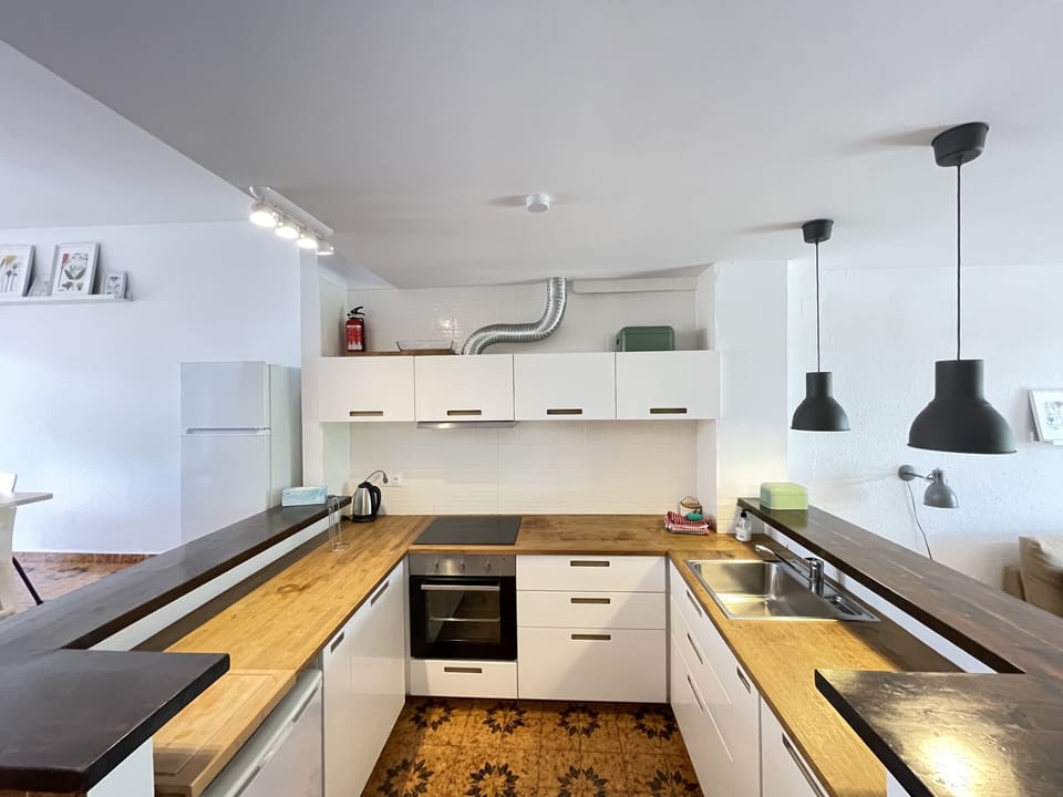 Beautiful House with private garden in a residential area close to Pals Beach