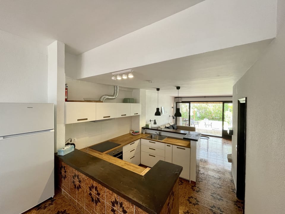 Beautiful House with private garden in a residential area close to Pals Beach