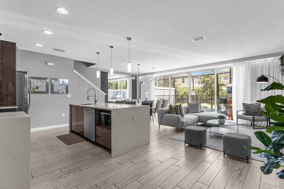4428LeReveCourt(5)