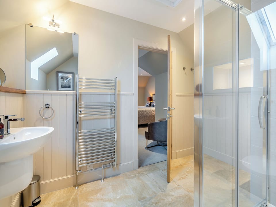 Bathroom | Speed The Plough - Paddockhall Cottages, Linlithgow, near Edinburgh 
