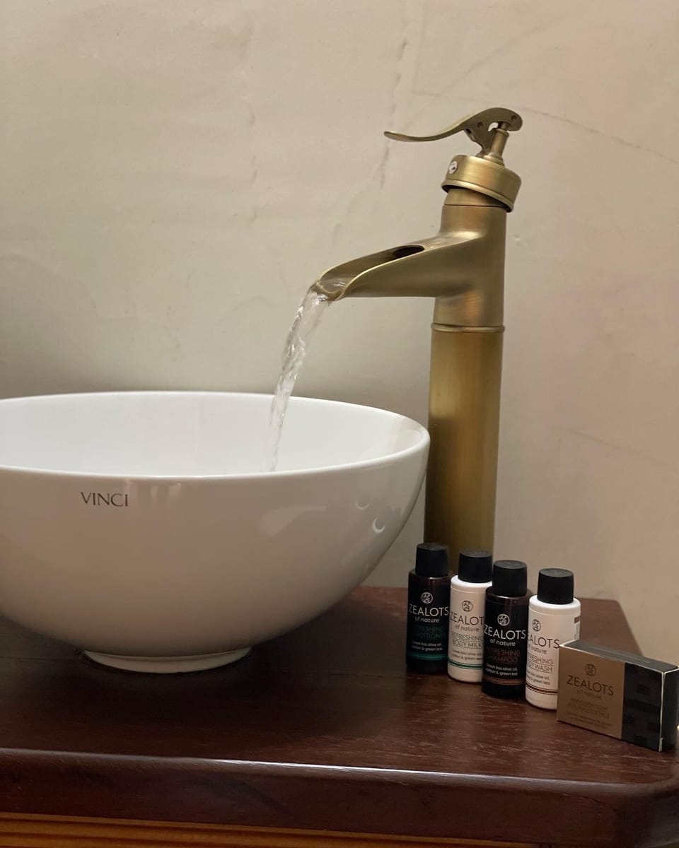 Junior Studio Suite | Bathroom | Shower, rainfall showerhead, hair dryer, bathrobes