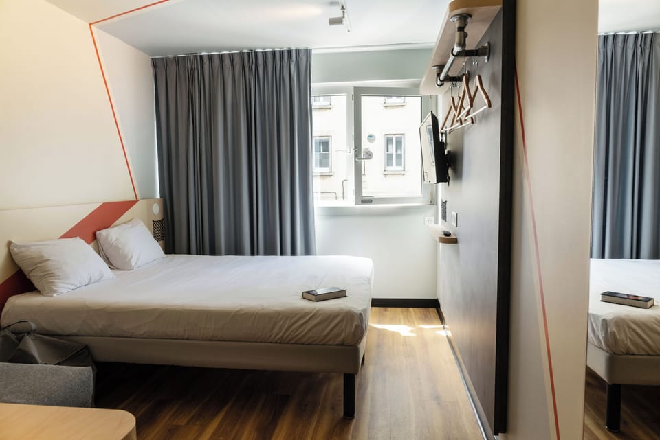Room, 1 Double Bed with Sofa bed, Non Smoking | Desk, laptop workspace, blackout drapes, soundproofing