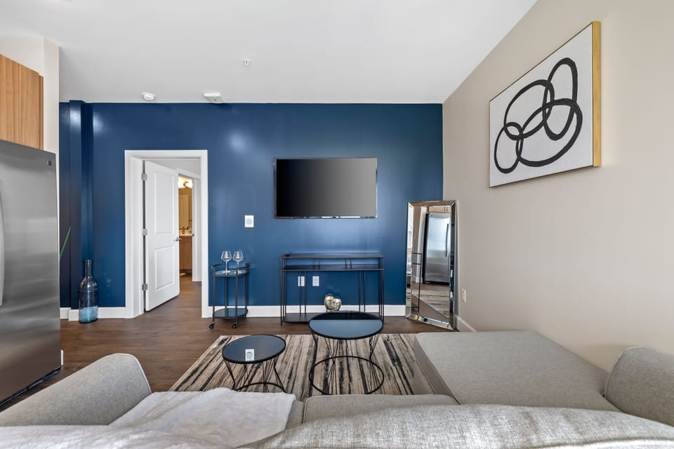Living Room w/ 55 Inch TV