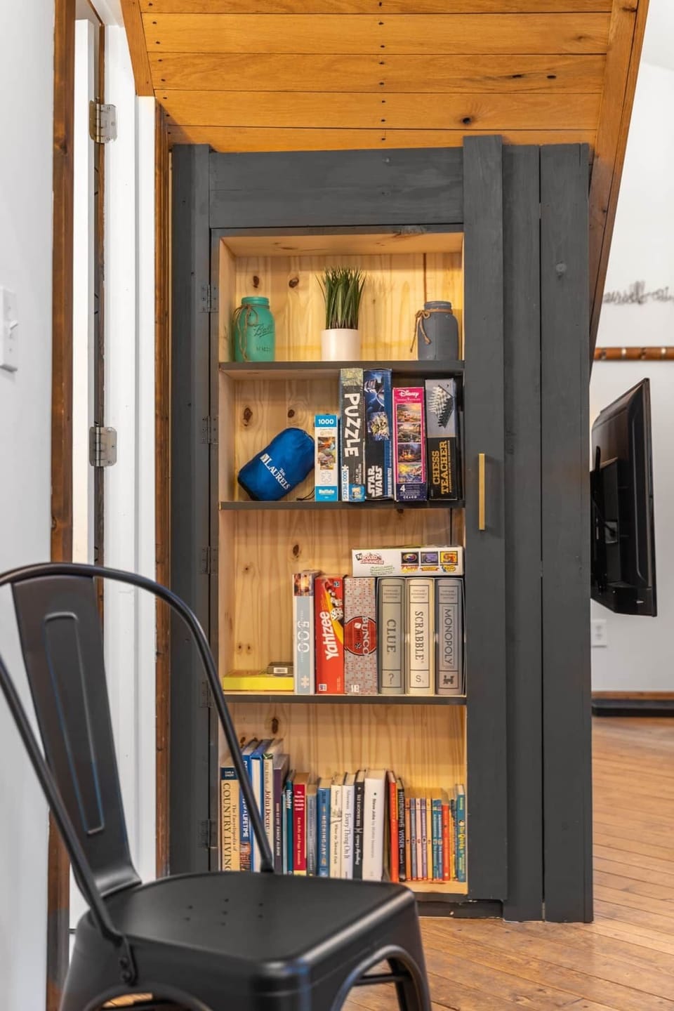 25-overlook cabine inside