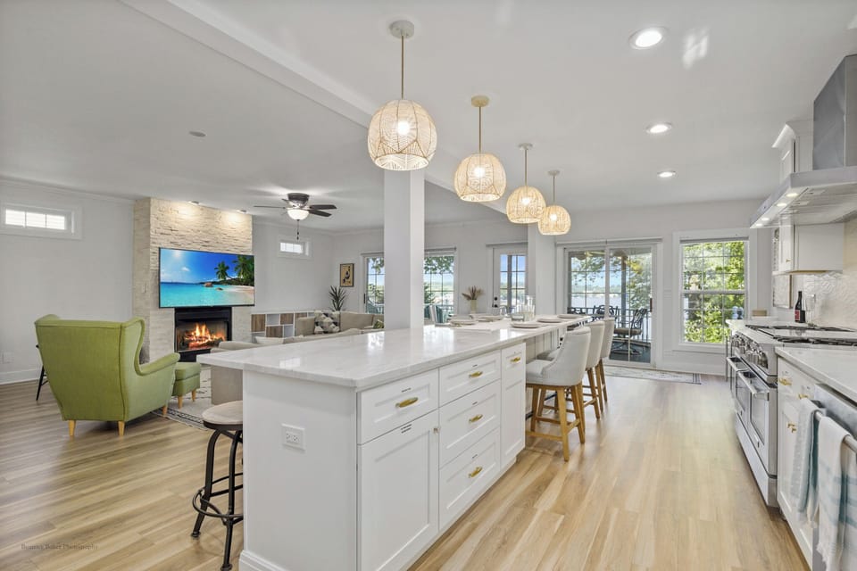Fully stocked kitchen, seating for 9 @ island, 4 in gazebo, & folding table/6chr